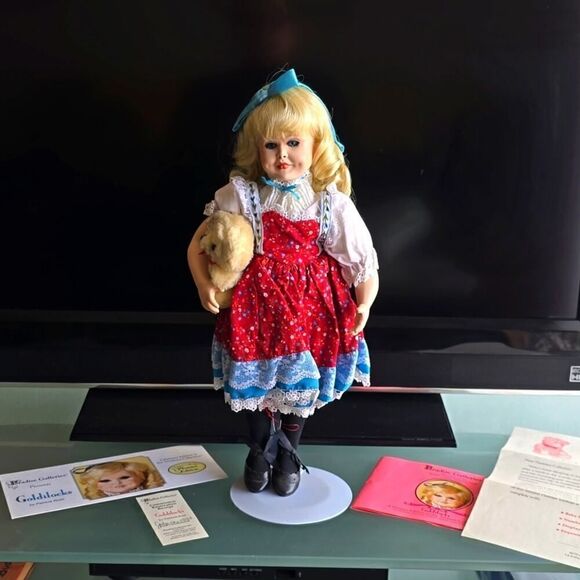 Paradise Galleries Goldilocks by Patricia Rose - Picture 1 of 10